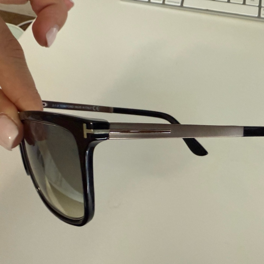 TOM FORD Karlie T392. Black frame with blue gradient shades. - Picture 11 of 12